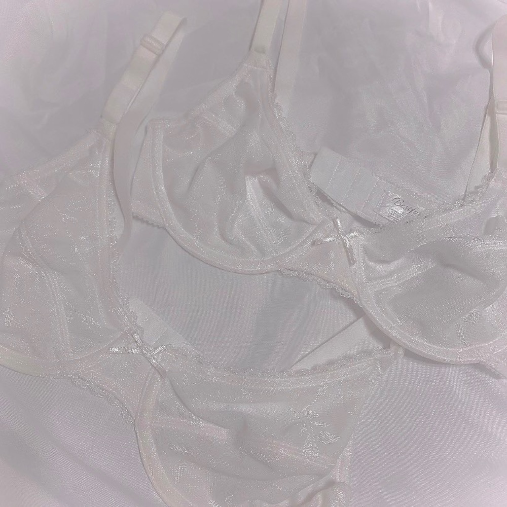 GORGEOUS WHITE SILKY SHEER bralette with underwire and lace